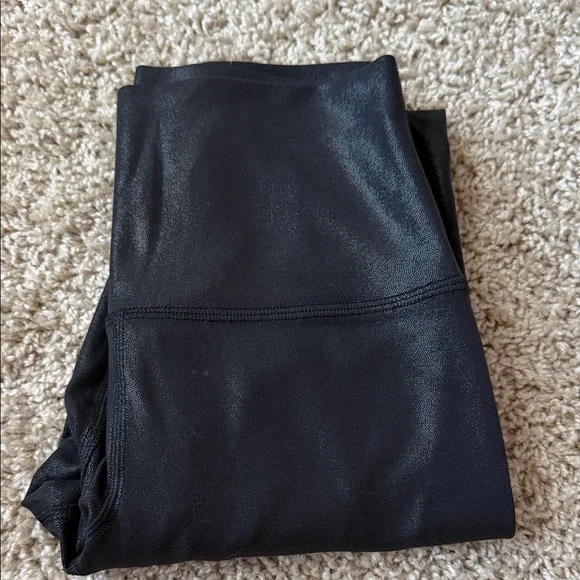 Lululemon Black Shine leggings size 4! - Picture 7 of 7